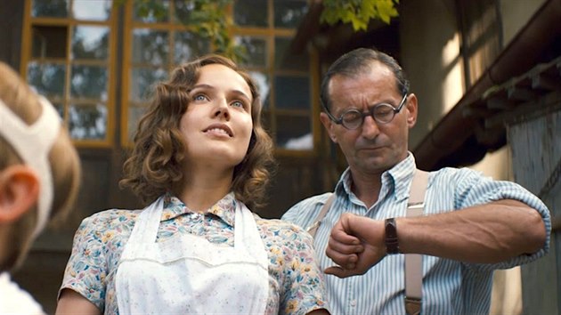 Obrázek z filmu - Po strništi bos - Tereza Voříšková a Ondřej Vetchý